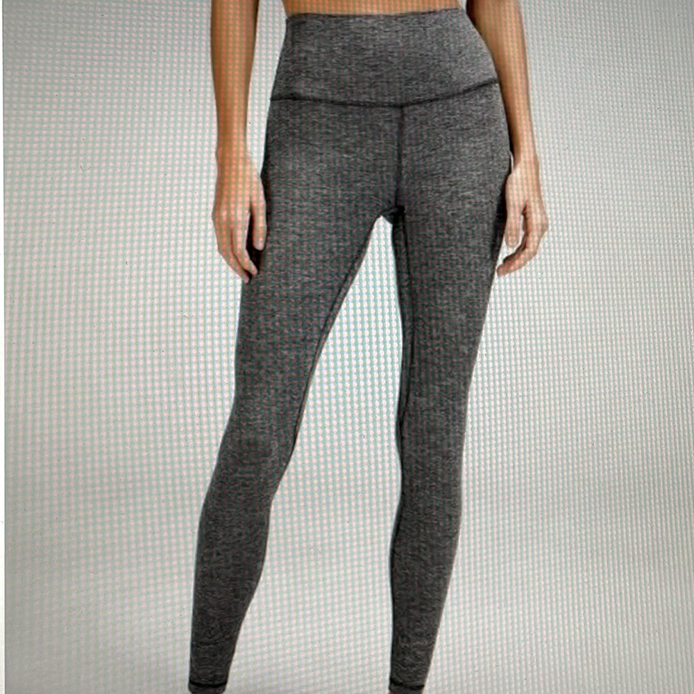 LULULEMON  ATHLETICA MID RISE LEGGINGS.
